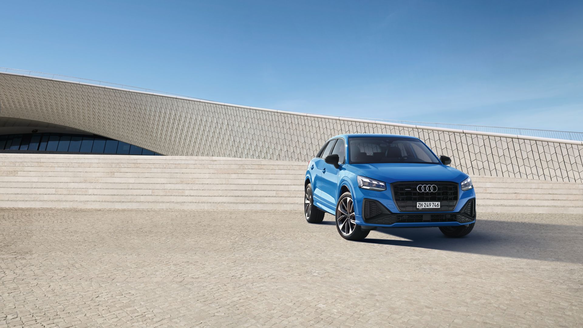 Audi Q2 bleu vue de face