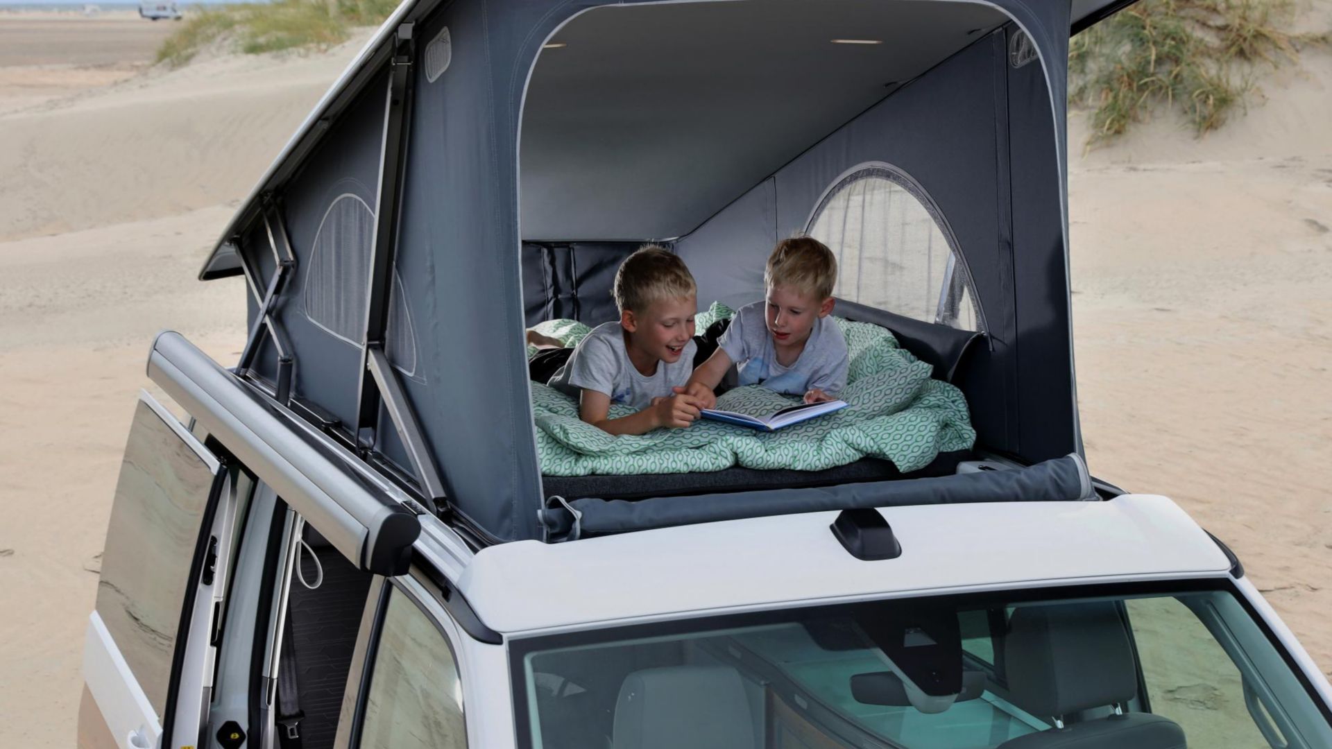 VW California Ocean pop-up roof with kids