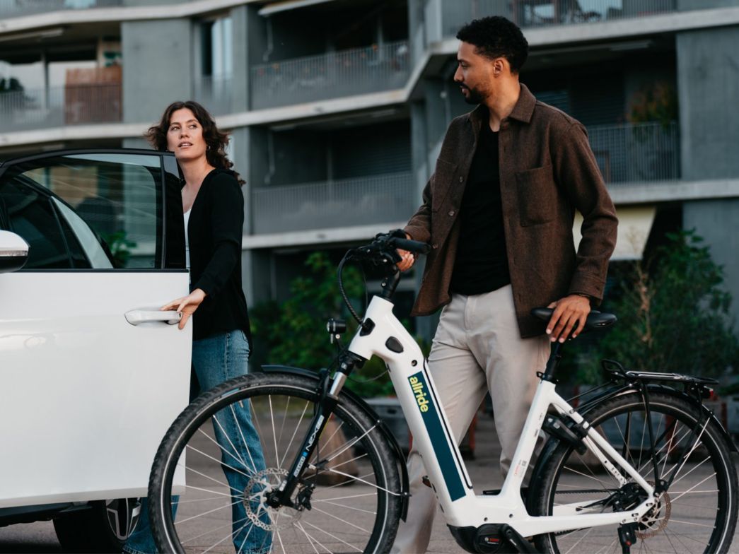 Woman with allride car and man with allride bike