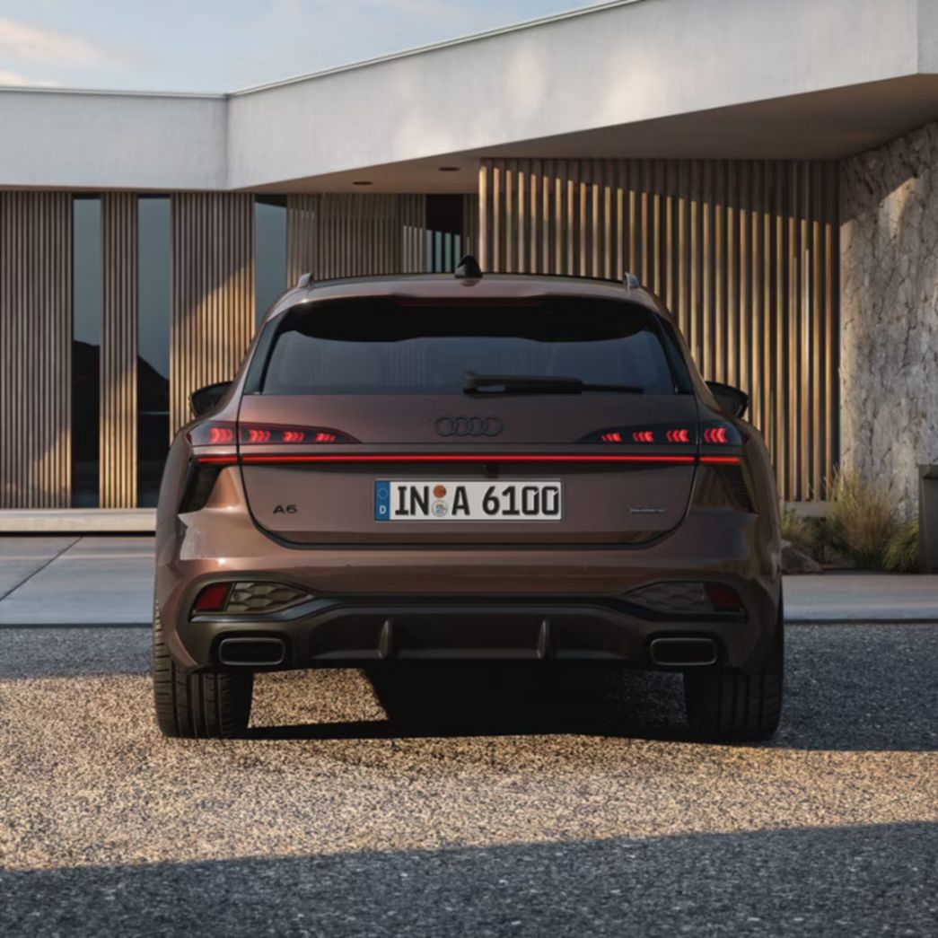 Brauner Audi A6 Heckansicht