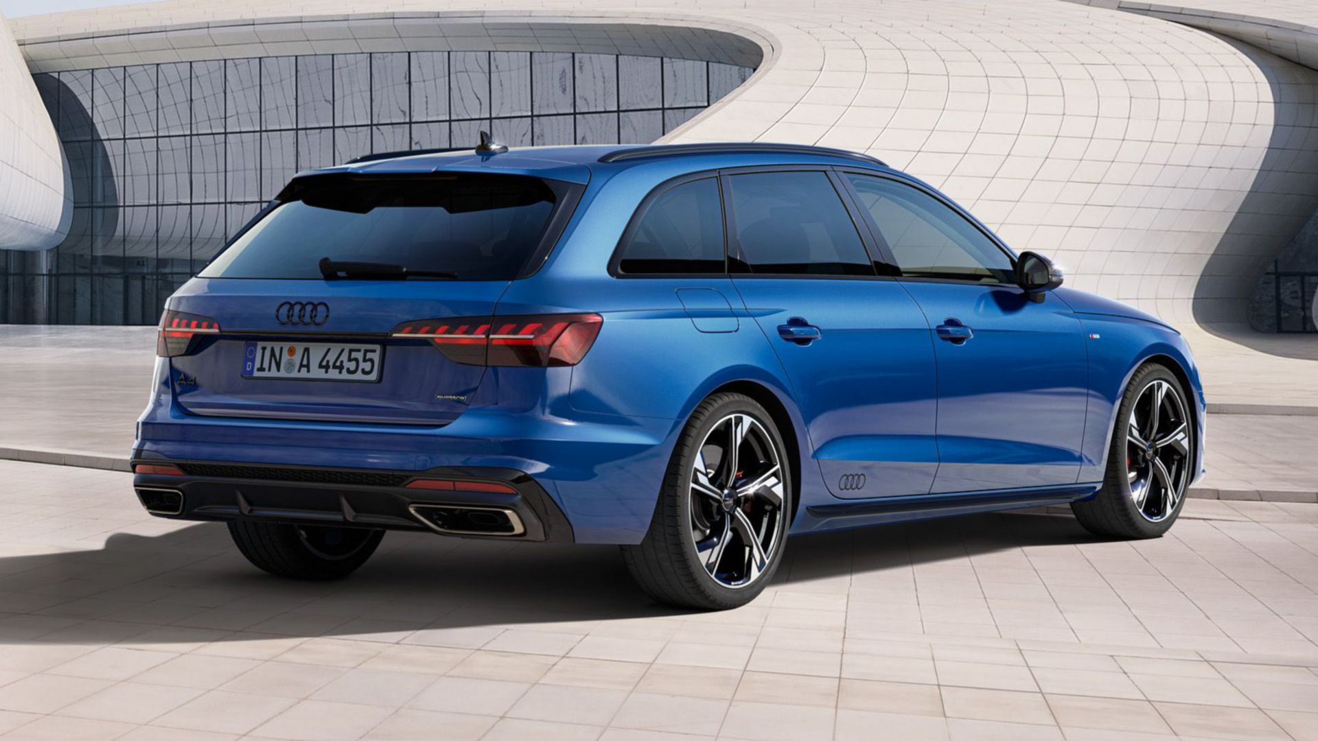 Audi A4 S line posteriore