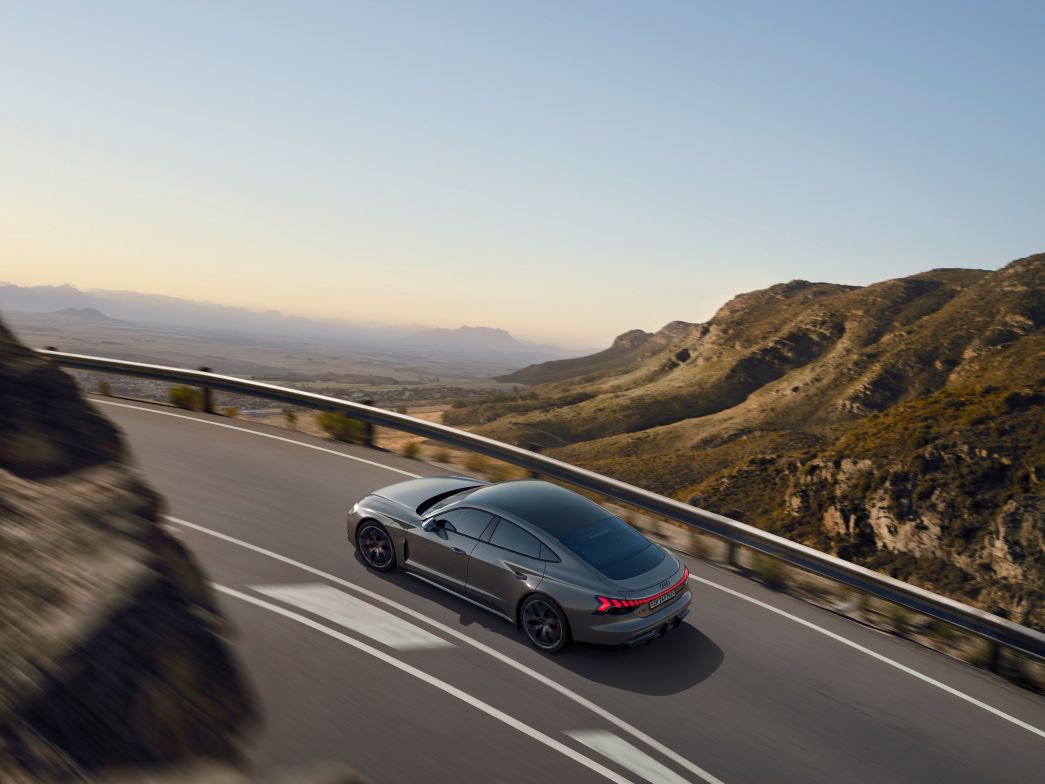 Audi e-tron GT Cockpit Seitenansicht