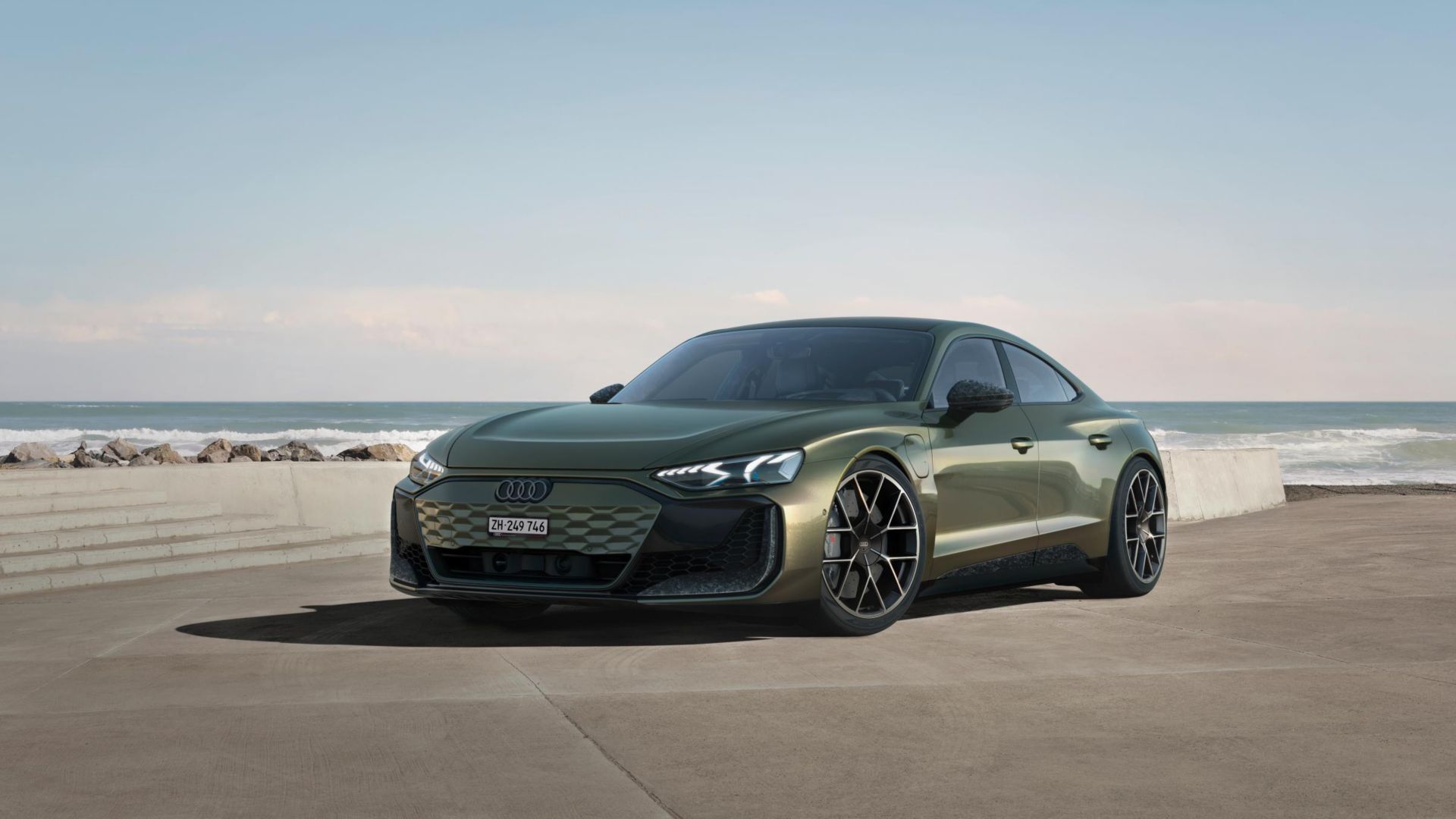 Eingestecktes Ladekabel am Audi e-tron GT