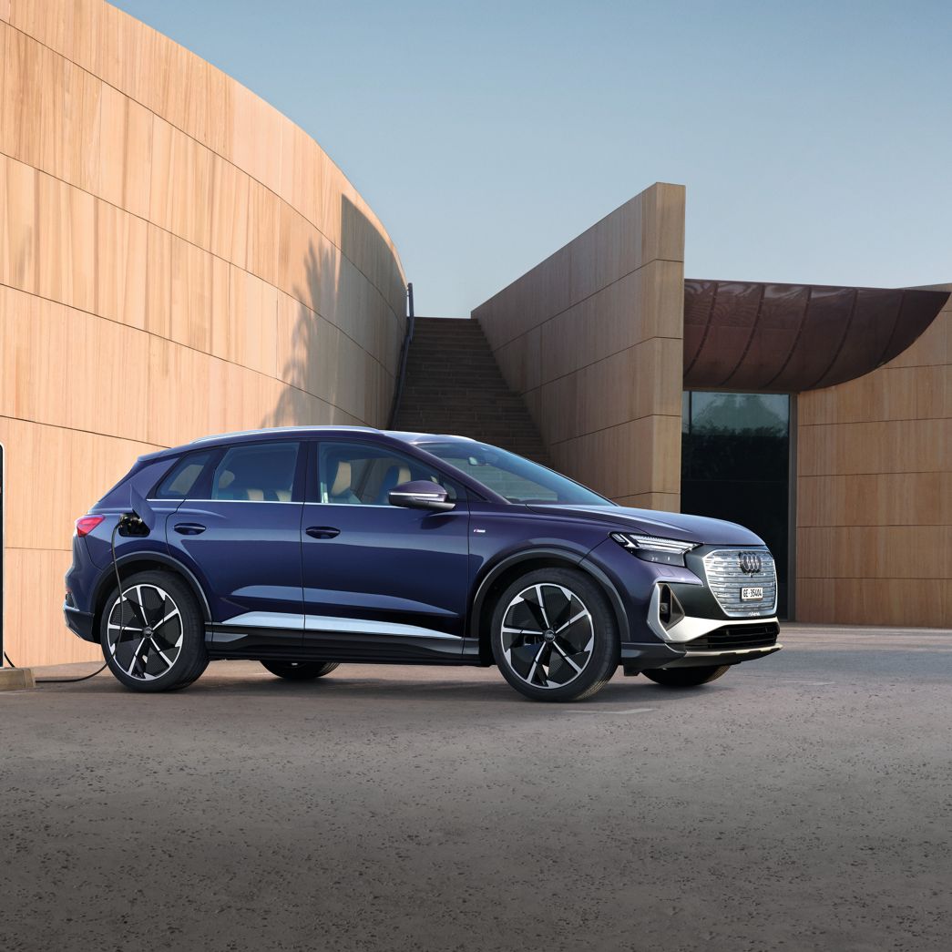 Audi Q4 e-tron bleu vue latérale