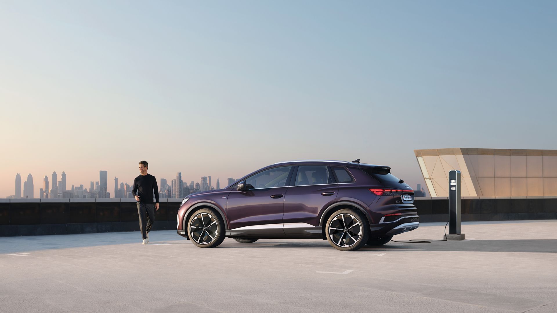 Audi Q4 e-tron violet vue latérale