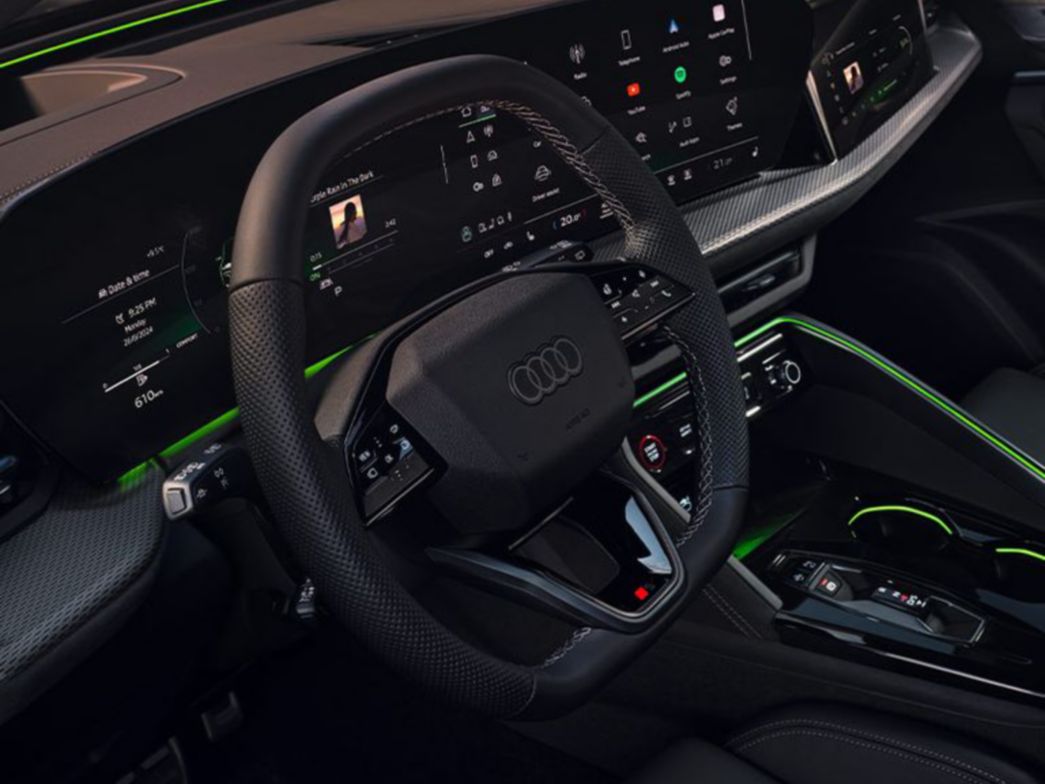 Audi Q5 cockpit from the side