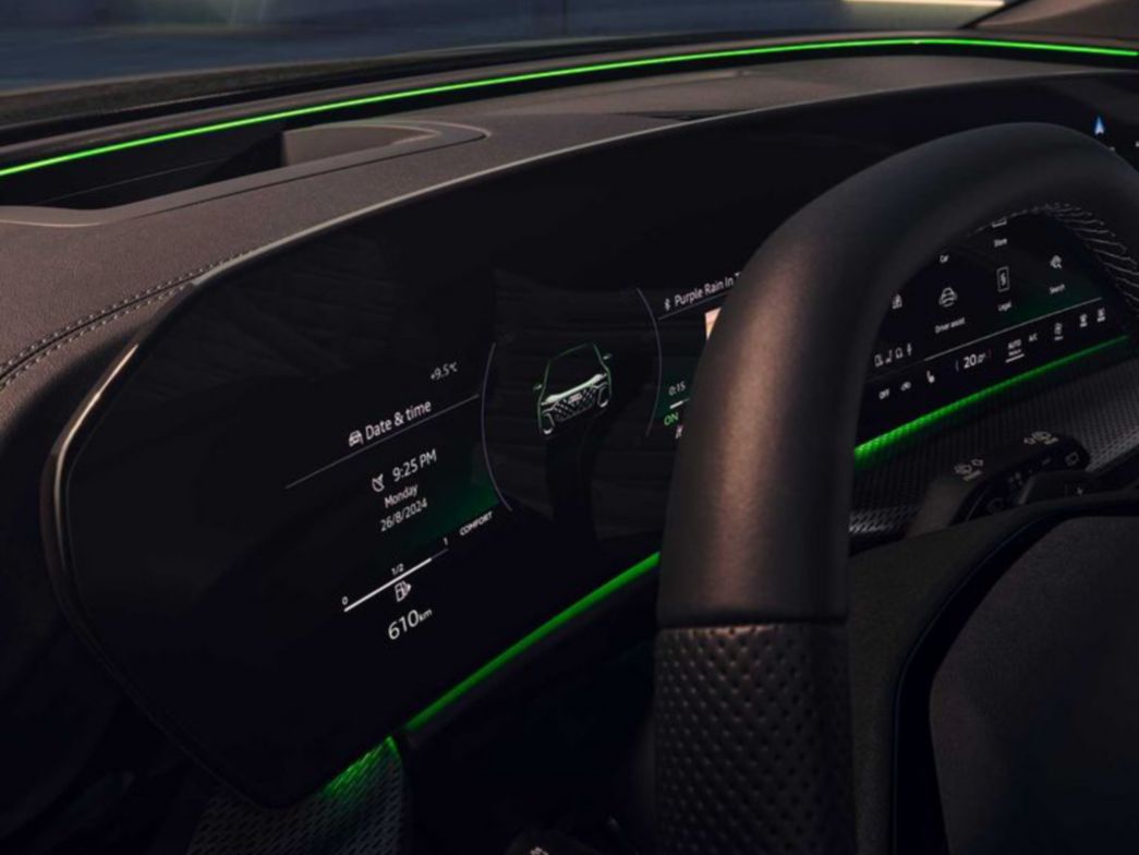 Audi Q5 cockpit and display