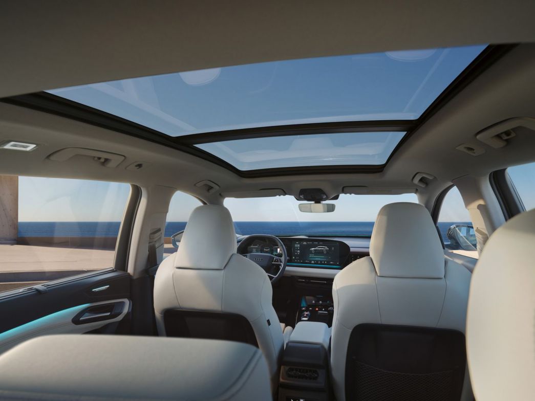 Abitacolo dell'Audi Q6 e-tron