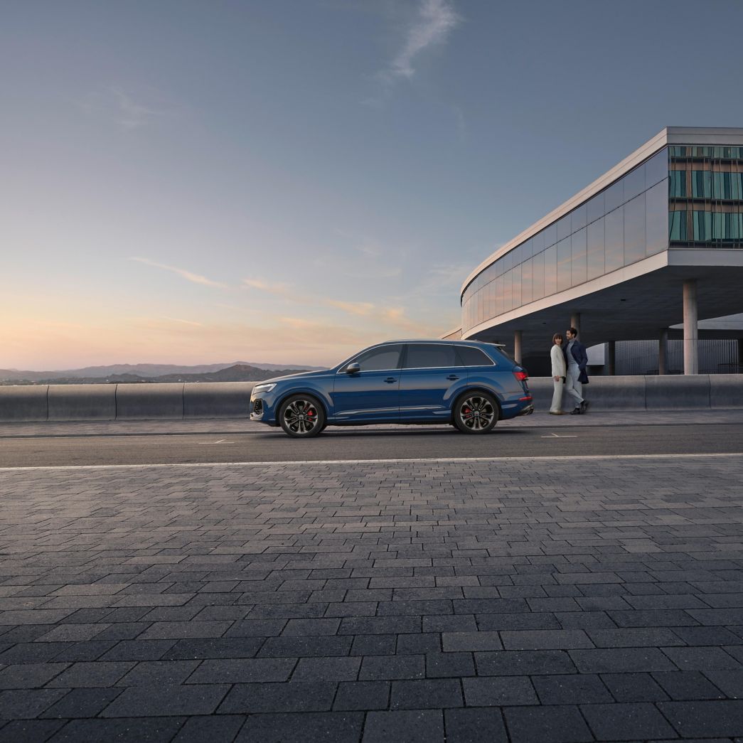 L’Audi Q7 argentée vue de face