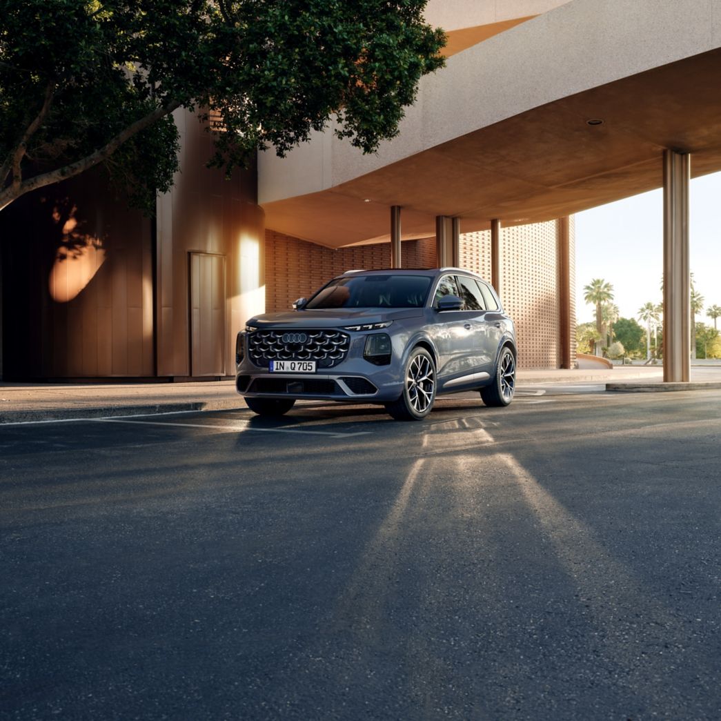 L’Audi Q7 bleu vue latérale