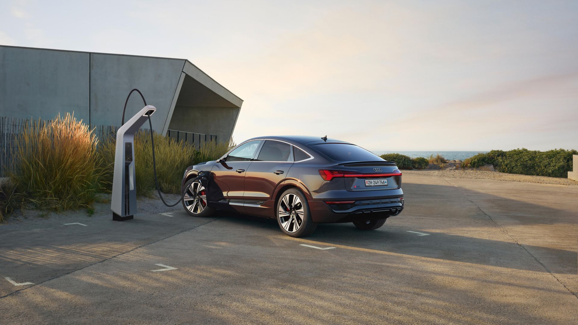 Cavo di ricarica AMAG collegato al veicolo