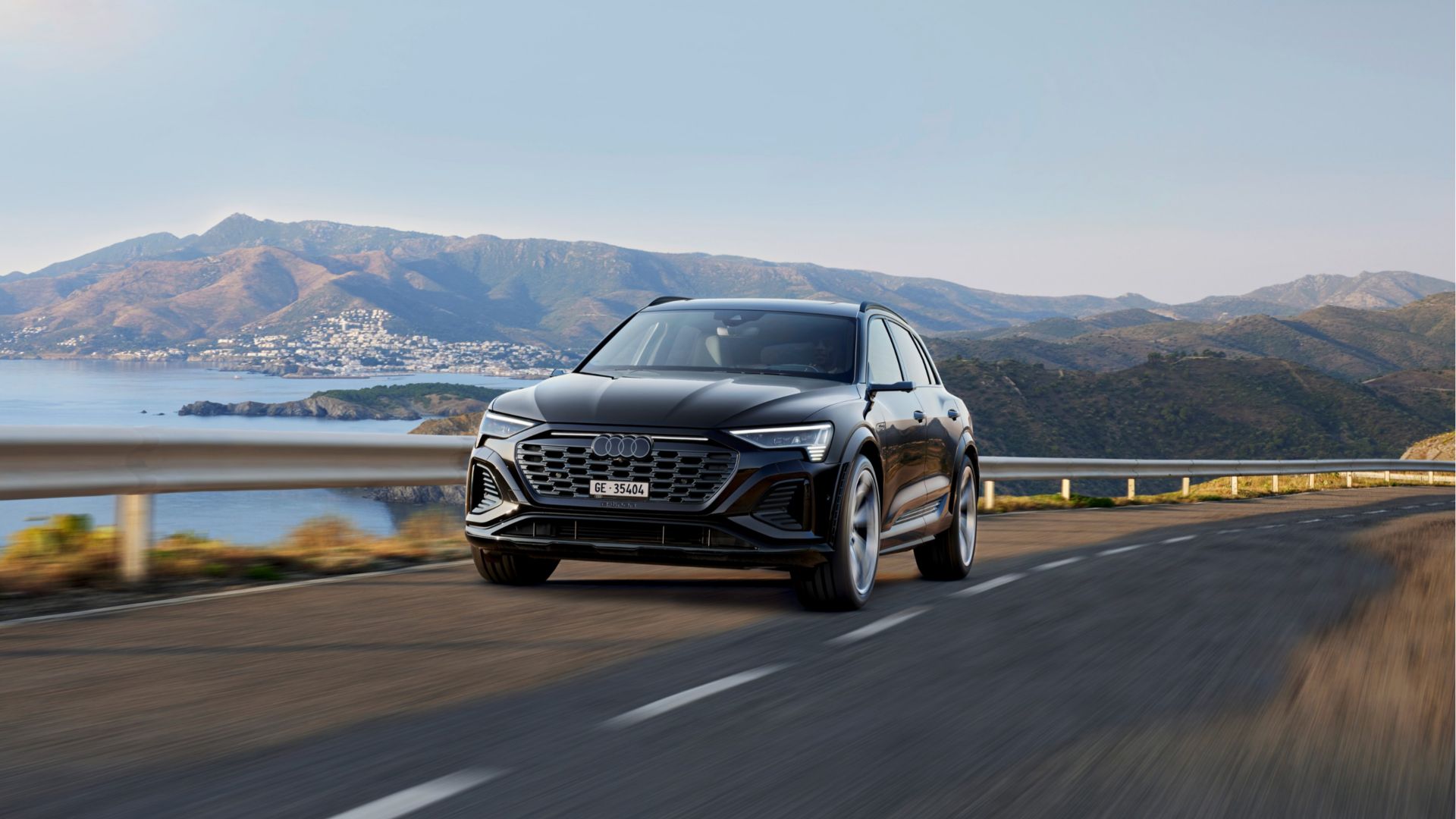 Audi Q8 e-tron sulla strada