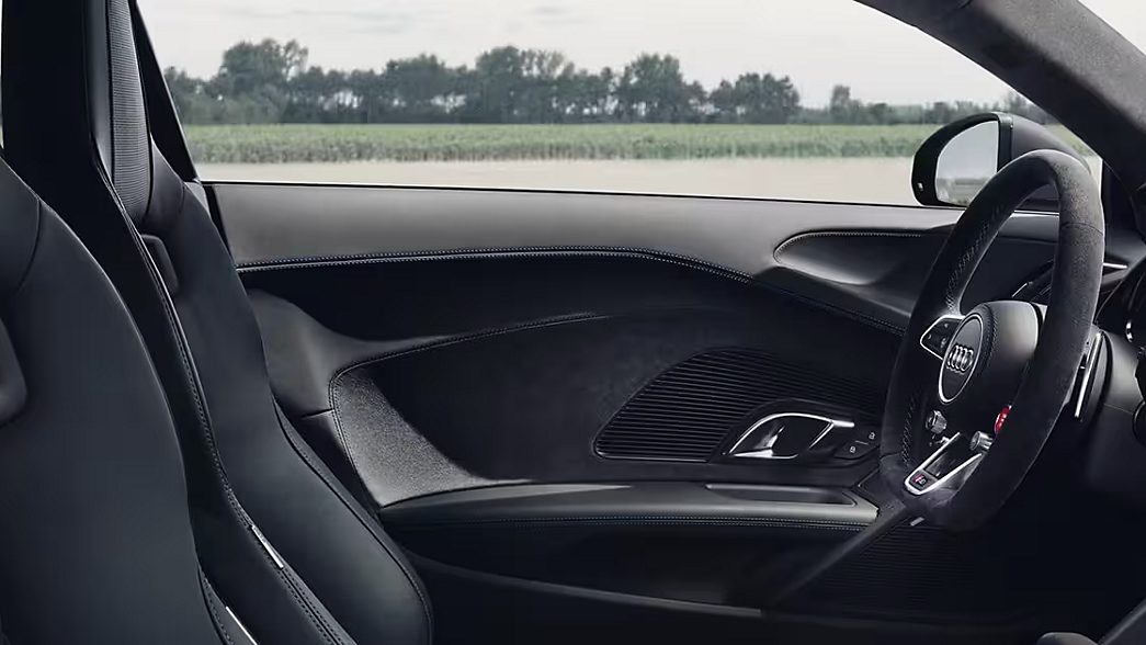 Audi R8 Coup&eacute; interior