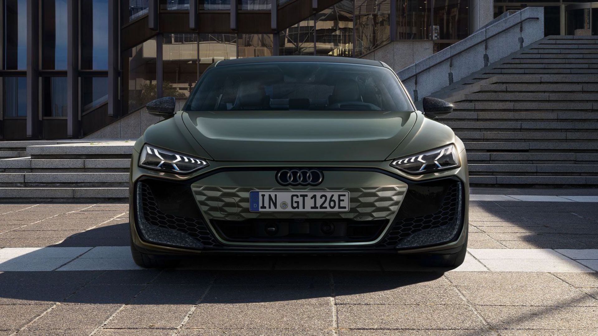 Grüner Audi RS e-tron GT performance Frontansicht