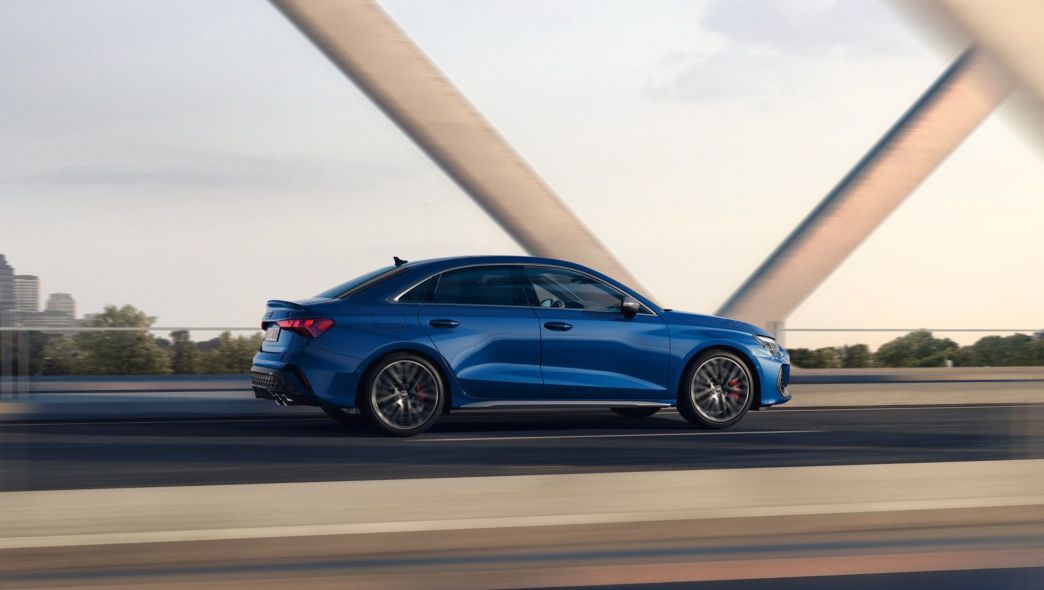  AMAG Audi S3 bleue de côté