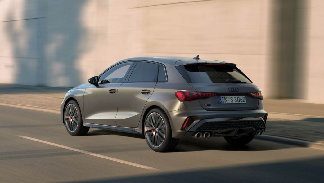 AMAG Audi S3 grise vue de l'arrière