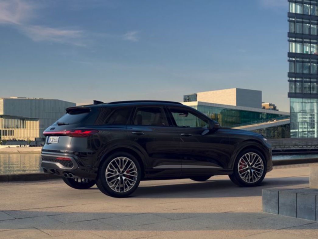 Blue Audi Q5 Sportback side view