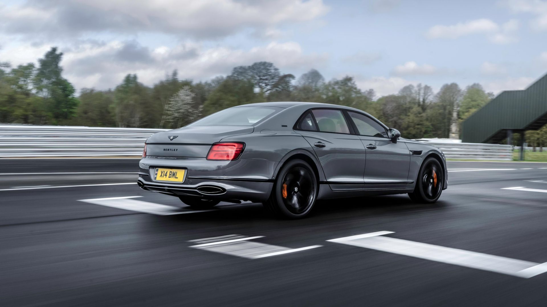 Bentley Flying Spur grau Black Edition Heckansicht