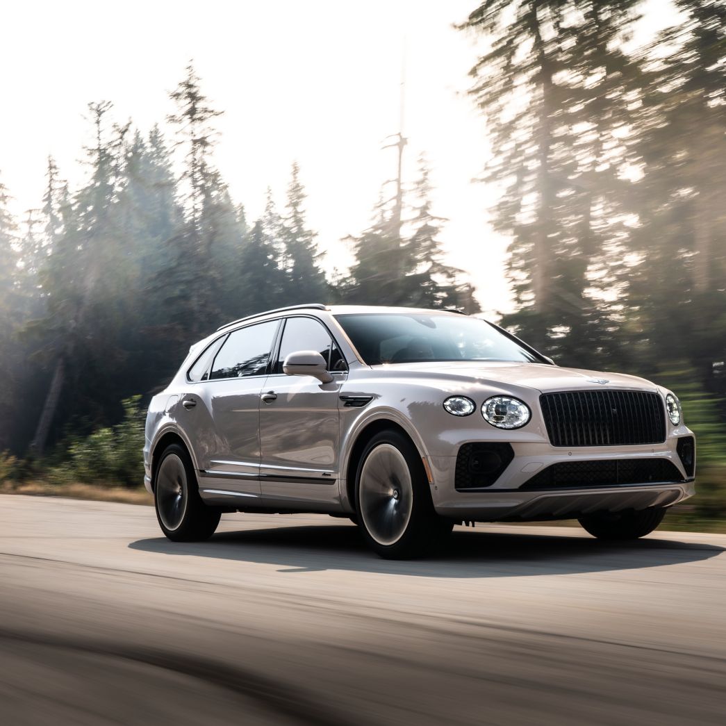 Der VW ID.7 vor der Terrasse 