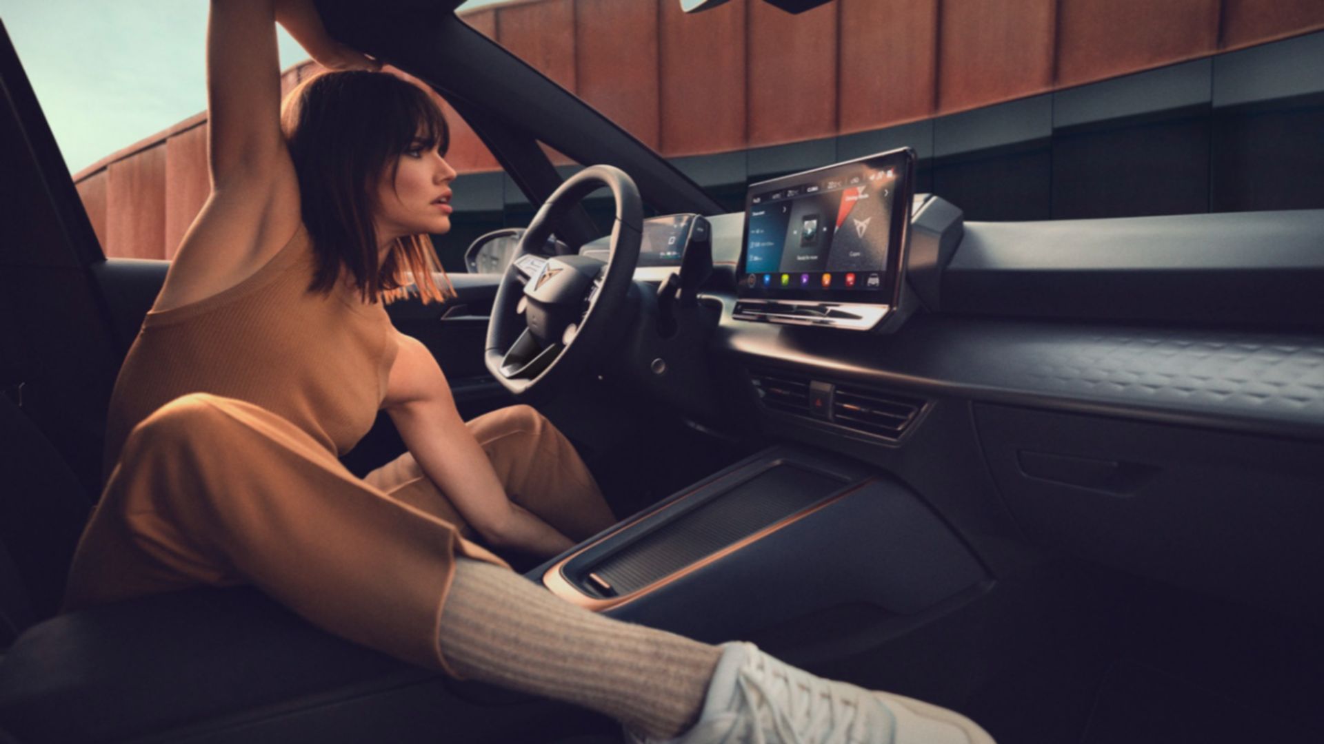 AMAG CUPRA Born la cabina di pilotaggio moderna