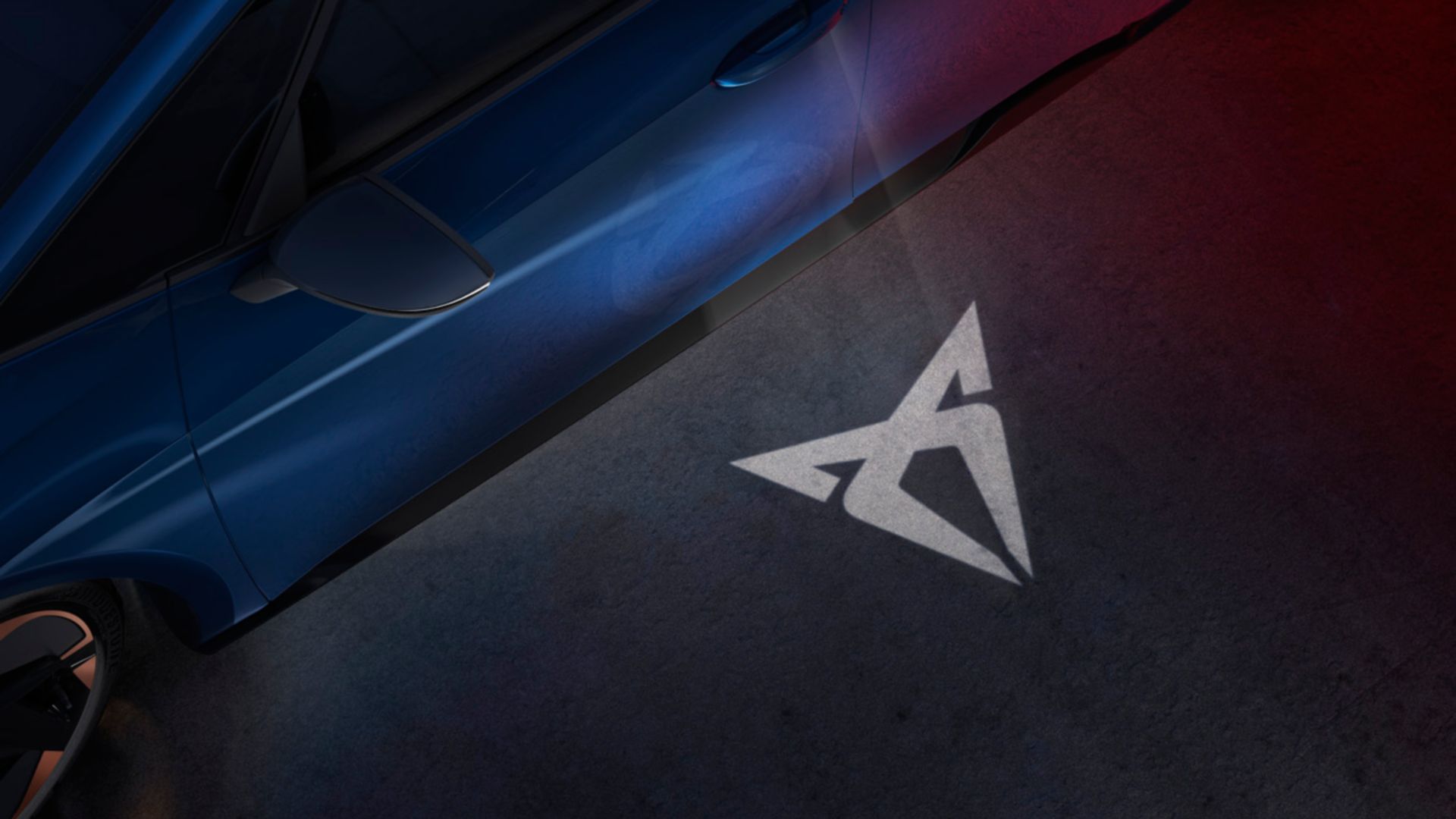 Luce CUPRA sul pavimento