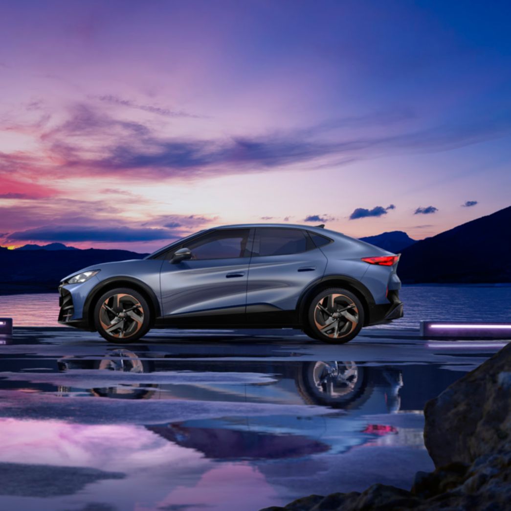 Vue latérale de la CUPRA Tavascan