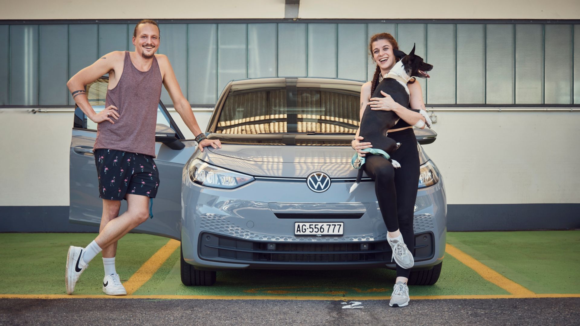 Angie Lüscher e Nando Frei con la VW ID.3