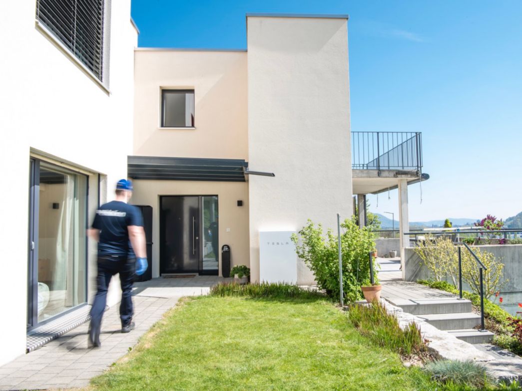 Haus mit Helion Handwerker