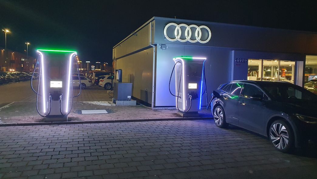 AMAG fast-charging station at Oftringen by night