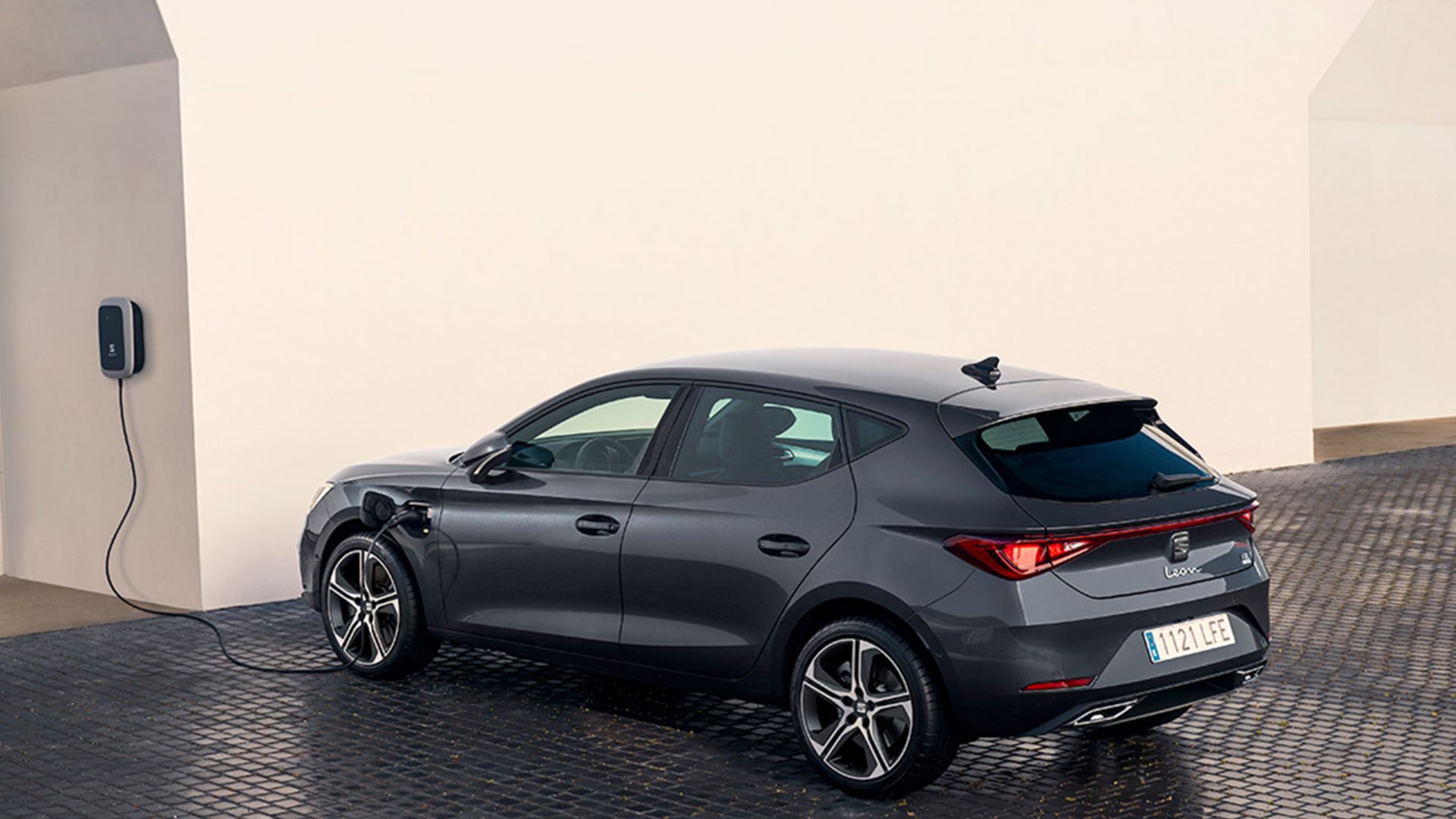 amag-seat-leon-hybrid