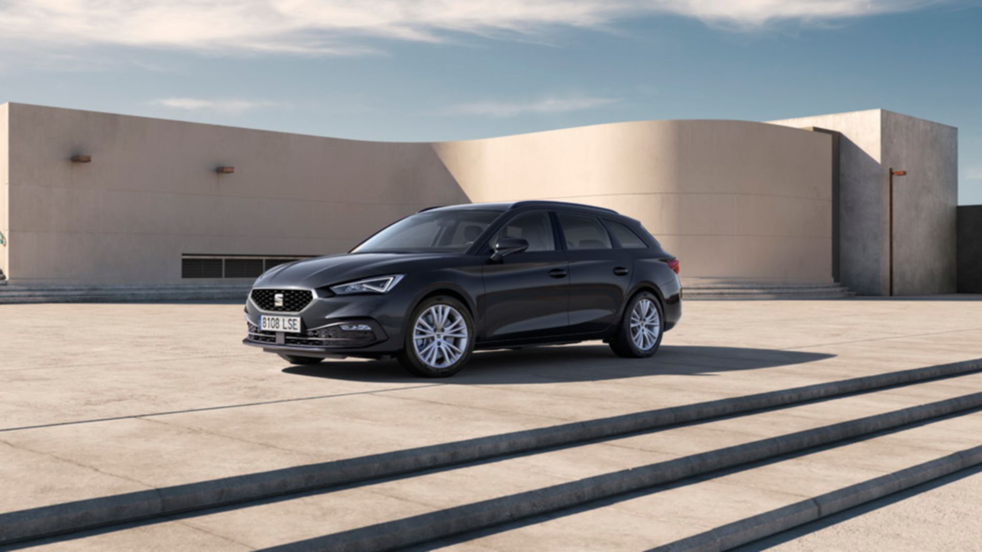 Seat Leon Sportstourer nero vista laterale 