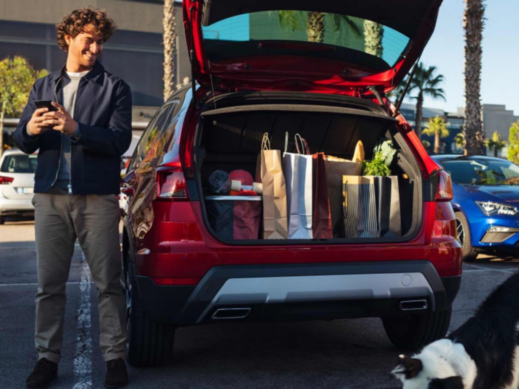 Hinterreifen mit sportlichen Felgen im Schnee