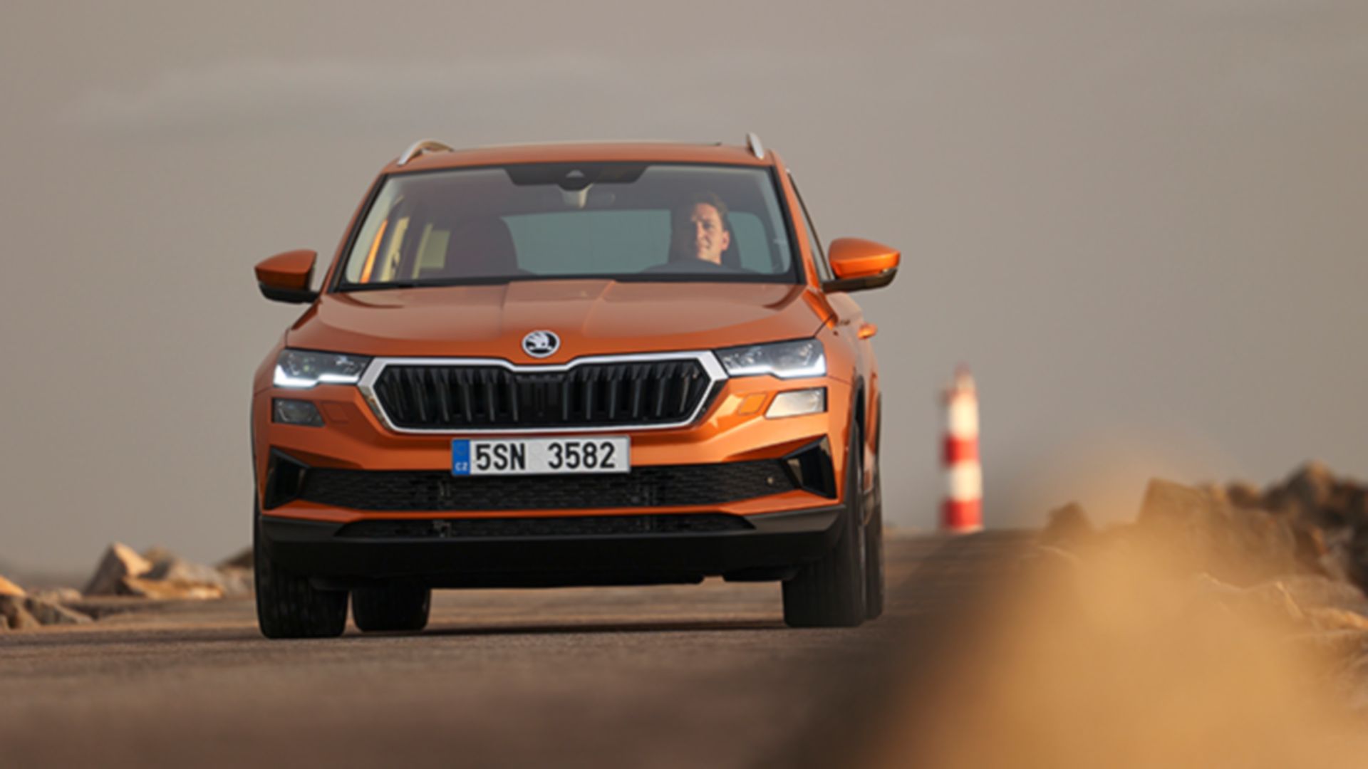 Škoda Karoq orange Frontansicht