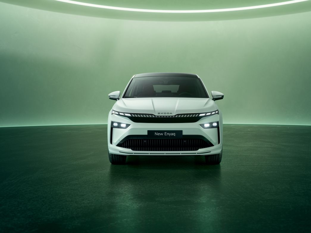 Skoda Enyaq Coupé bianco vista frontale