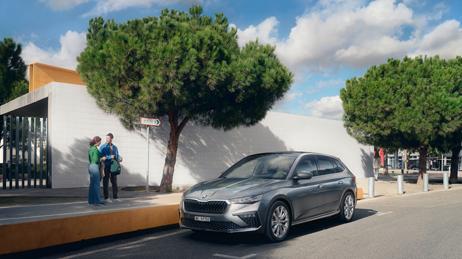 Skoda Scala grigia in un parcheggio
