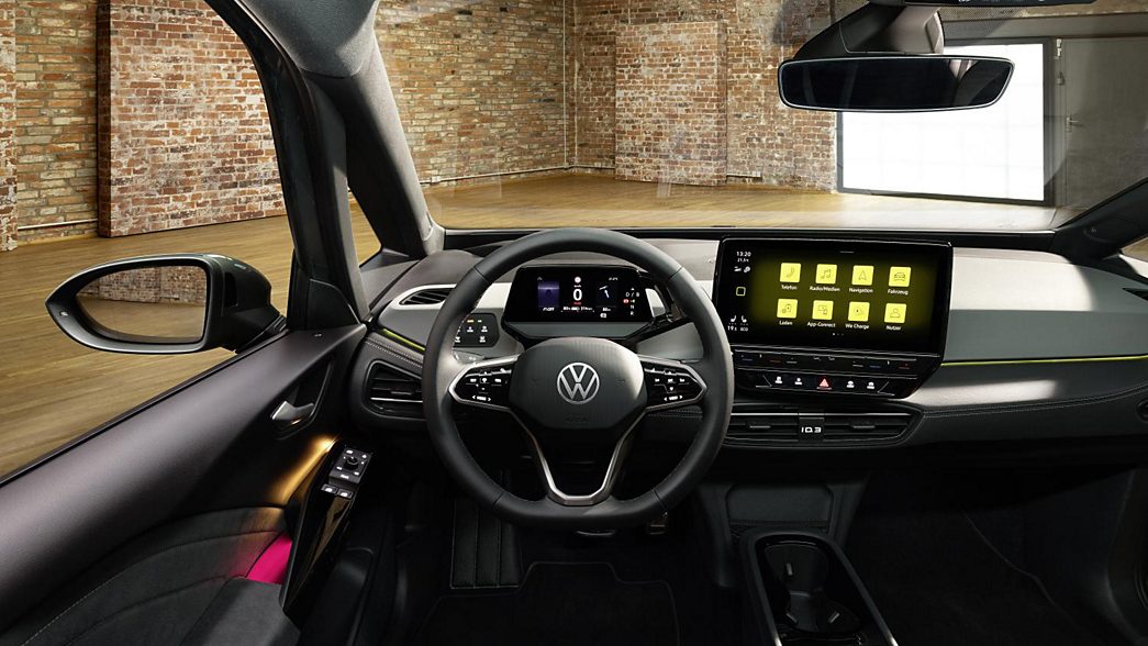 Cockpit aus Fahrersicht des VW ID.3 