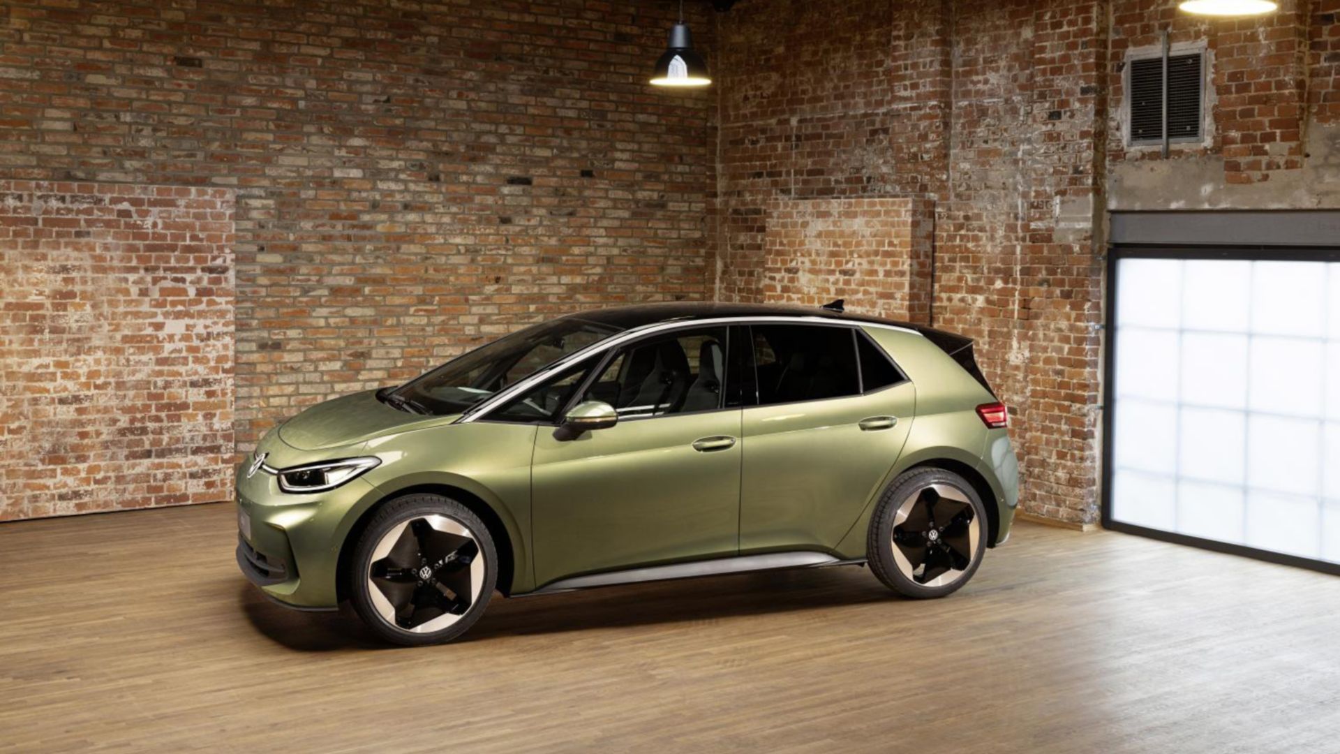 Olivgrüner VW ID.3 Seitenansicht
