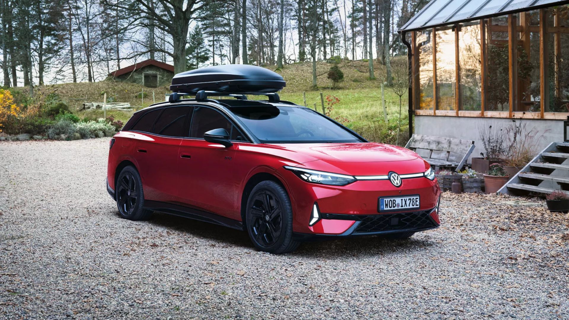 VW ID.7 Tourer GTX rossa vista laterale