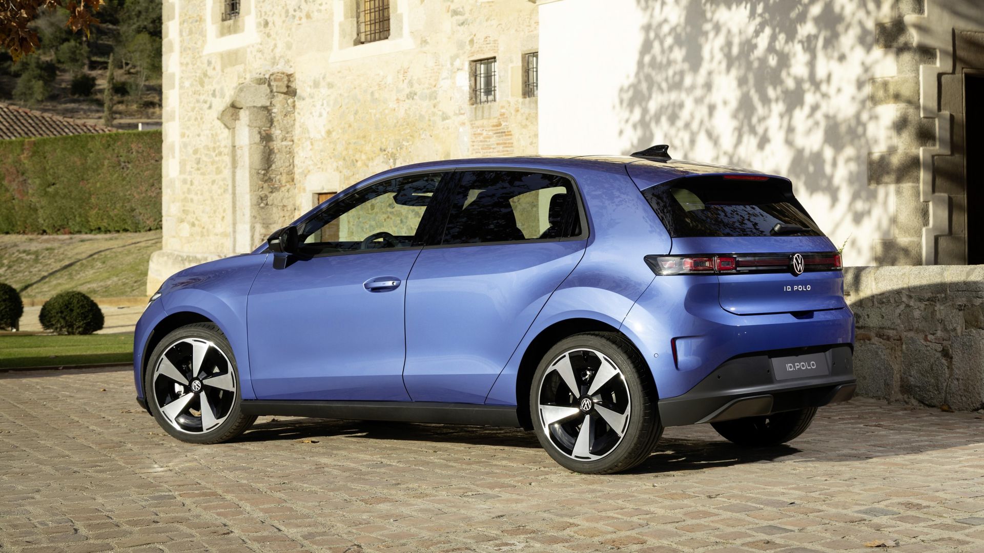 VW ID. Polo seitlich blau