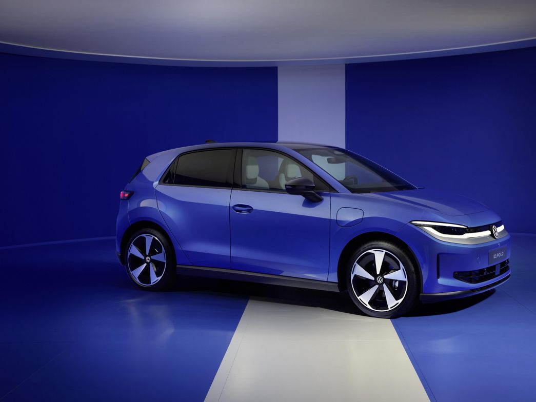 VW ID. Polo leicht frontal blau