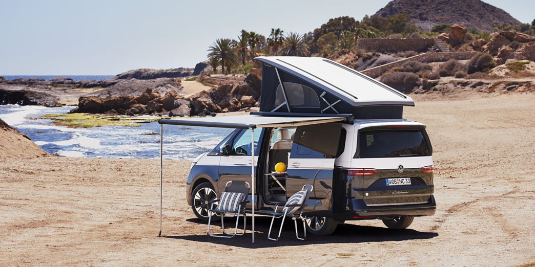 Neuer VW California seitliches Heck mit Aufstelldach