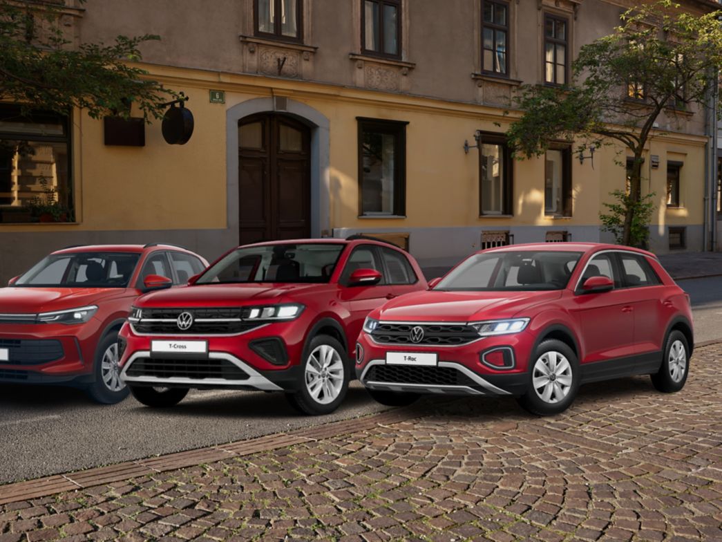 Frau mit Audi Q8 im Hintergrund