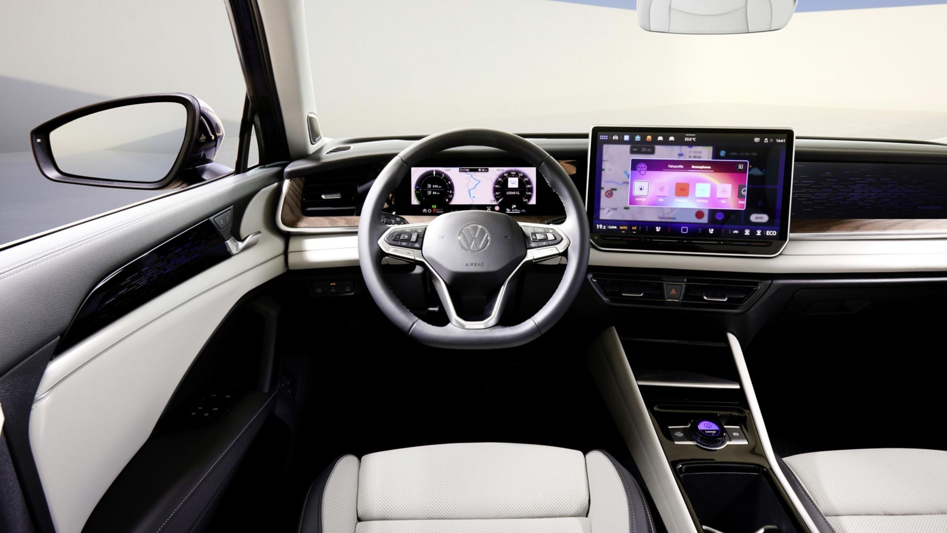 Cockpit della VW Tayron bianca