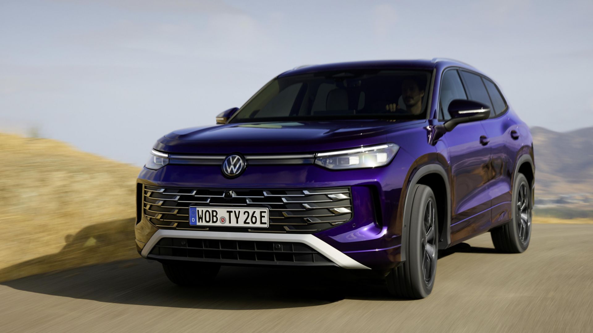 Vista frontale della nuova VW Tayron viola