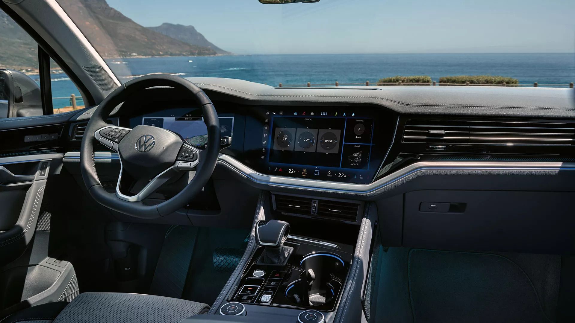 VW Touareg Cockpit mit Blick aufs Meer