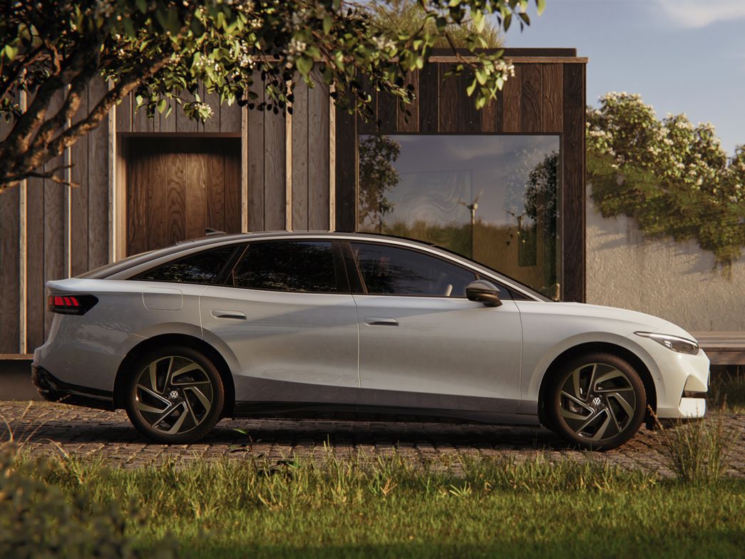 Der VW ID.7 in weiss, Seitenansicht vor Design Holz Haus