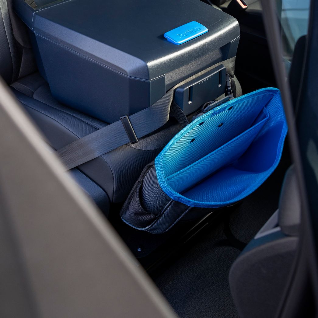 Innenraum des VW ID. Buzz Cargo, Verstaumöglichkeit von Dokumenten