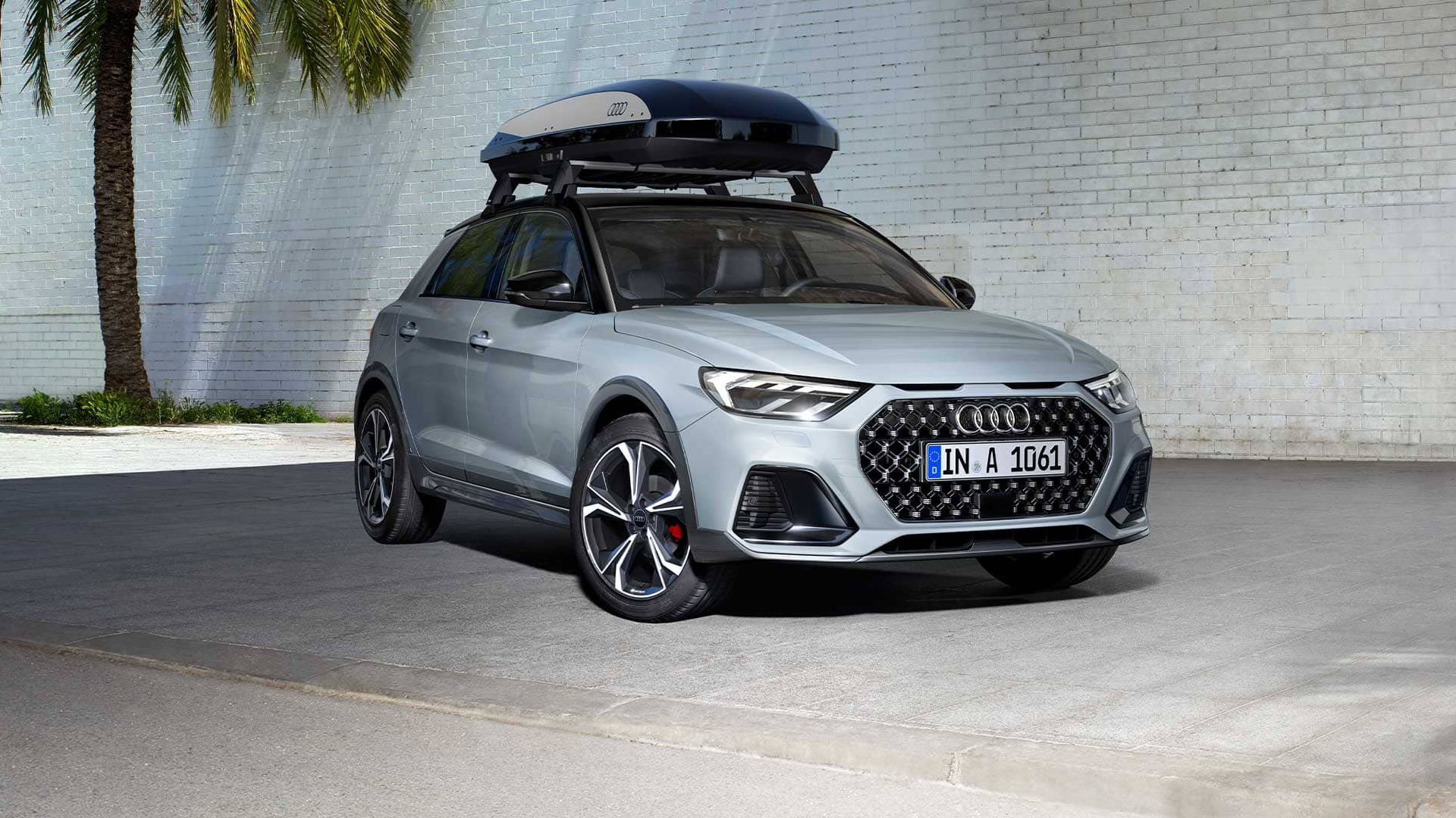 Audi A1 allstreet vue latérale devant un bâtiment