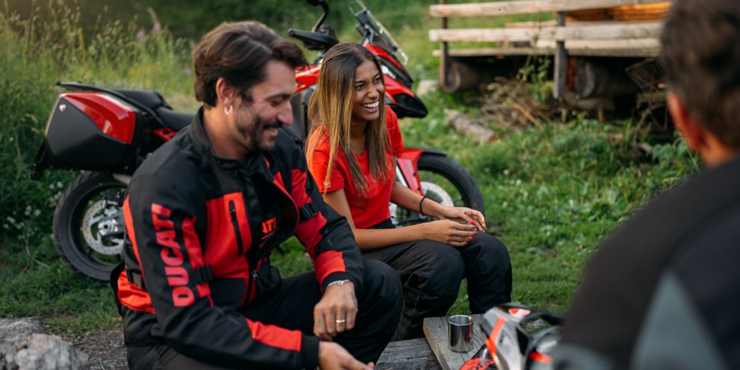 Ducatisti in geselliger Runde