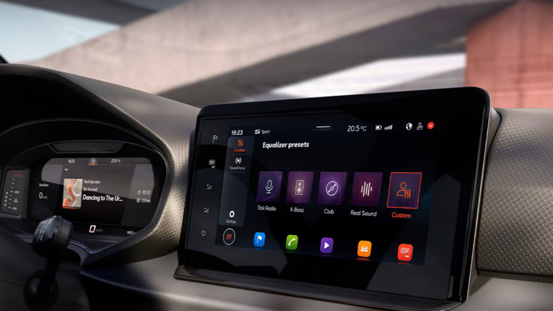 SEAT Ibiza noire tableau de bord vue latérale